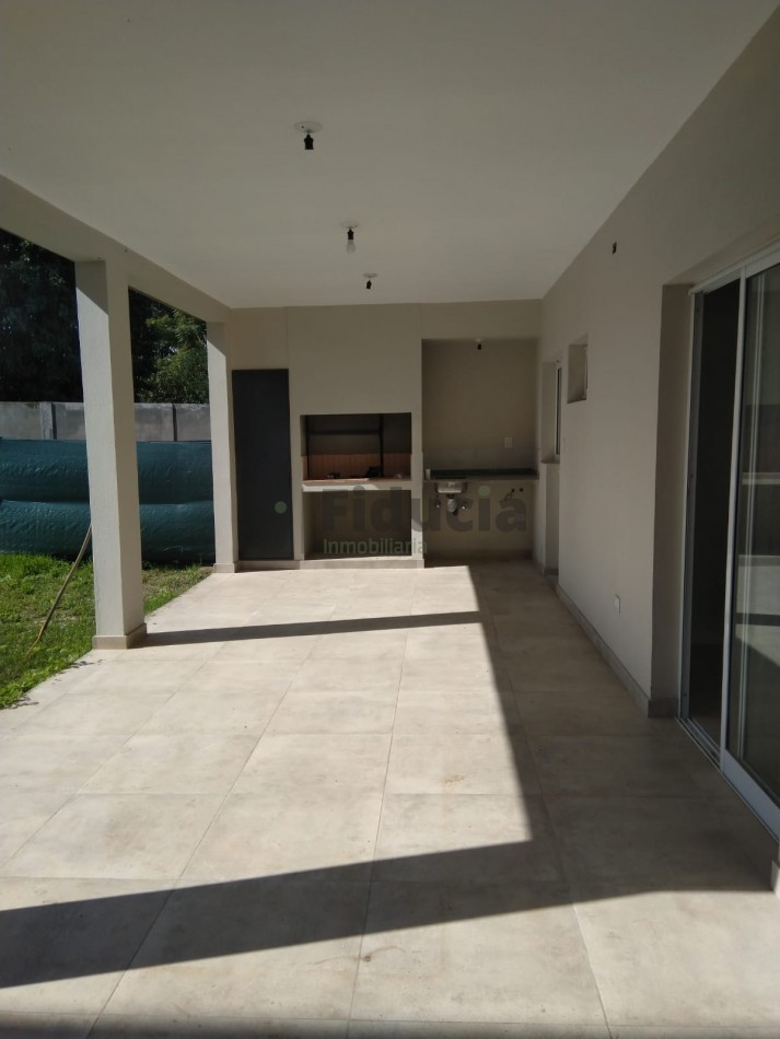 Hermosa casa en alquiler, moderna a estrenar